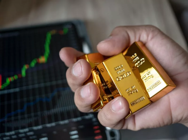 سعر الذهب اليوم يتراجع عالميًا مع ترقب قرارات الفيدرالي