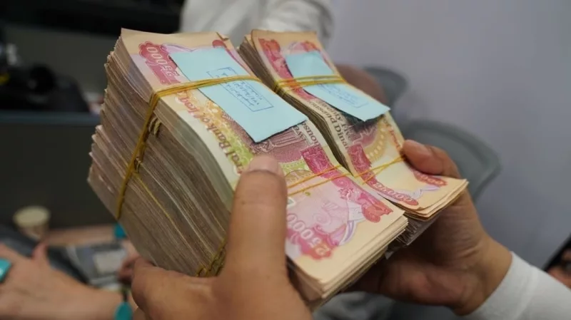 رواتب الموظفين في العراق مؤمّنة ولا مخاوف على الاستقرار المالي