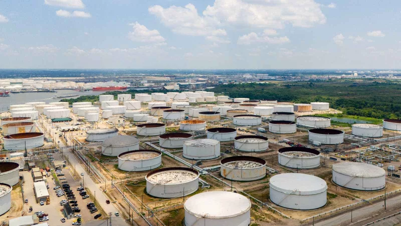 US Crude Inventories Fall as Gasoline and Distillate Stocks Rise