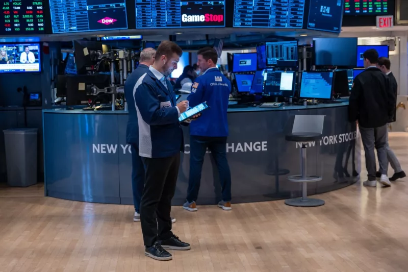 US Stock Futures Calm as Markets Anticipate 2026 Rate Cuts