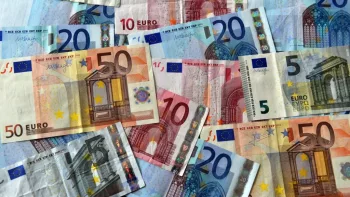 Euro continues to decline against the Egyptian pound in mid-Thursday trading