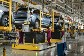 Wages in Japan’s Auto Industry Take Center Stage as BOJ Watches