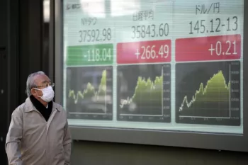 Japanese Stocks Pause as Stimulus Hopes Fade and Investor Caution Rises