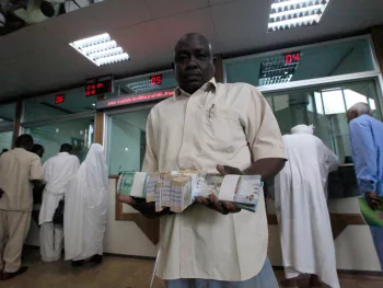 السودان يرفع سقف التحويلات البنكية اليومية إلى 3 ملايين جنيه