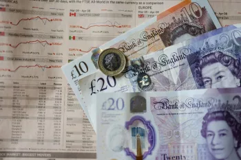 US Dollar vs British Pound Under Global Market Volatility